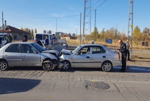 2 otomobil kafa kafaya arpt: 7 yaral