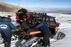 Erciyes'te yaralanarak mahsur kalan 2 dac JAK ekipleri tarafndan ku