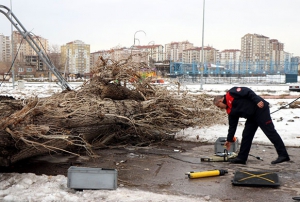 Rzgarn devirdii aacn altnda kalan ahs hayatn kaybetti