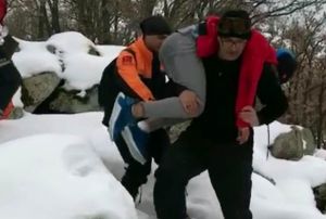 Dada mahsur kalan genci kurtarmak iin srtlarnda tamlar