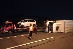 Kamyon ile minibs arpt: 2si ocuk 10 yaral