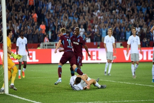 Trabzonspor, UEFA Avrupa Ligi'nde tur atlad