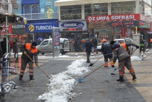 Melikgazide kar temizleme almalar devam ediyor