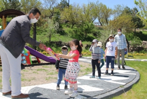 Bakan zdoan ocuklar sevindirdi