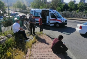 Otomobil ile hafif ticari ara kafa kafaya arpt: 4 yaral