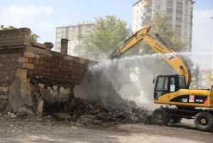 Tacettin Veli, Glk ve Yldrm Beyazt Mahalleleri'nde metruk binala