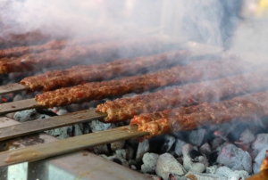 Adana ve anlurfal kebaplar arasndaki rekabet yeniden alevlendi