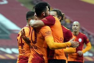 Galatasaray i sahadaki 3. galibiyetini ald