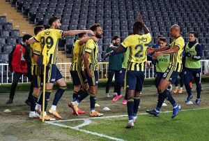 5 gol, 3 krmz kart; kazanan Fenerbahe