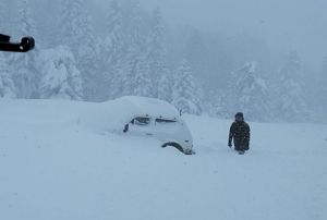 Yaylada mahsur kalan doktor ve ailes