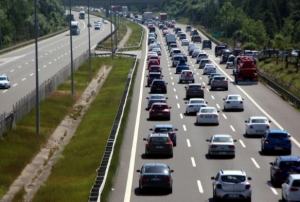 TEM'in Bolu geiinde tatil trafii younluu 