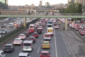 stanbul'da haftann ilk i gnnde trafik younluu