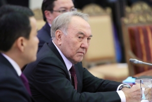 Nazarbayev'in siyasi yetkileri iptal edildi