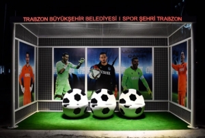 Trabzon'da spor temal duraklar ilgi ekiyor