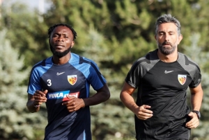 Kayserispor antrenmanlarn srdryor