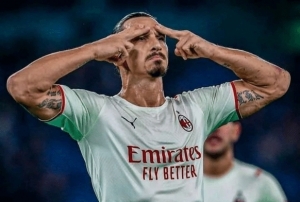 Zlatan Ibrahimovic, 1 yl daha Milan'da!