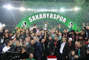 Sakaryaspor, 9 ismi renklerine balad