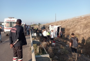 Asker adaylarn tayan otobs devrildi: 30 yaral