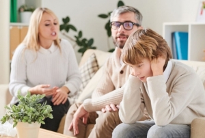 Aile birliini tehdit eden sorunlara kar aile terapisi nerisi