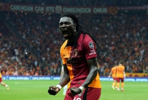 Galatasaray'da Gomis, Fenerbahe'de Valencia