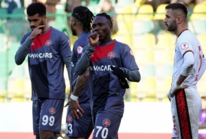 Karagmrk, Trabzonspor'un talebiyle Kouassi ile yollarn ayrd