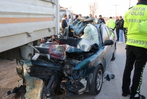 Sakarya'da Feci Kaza: 1 l, 1 ar yaral