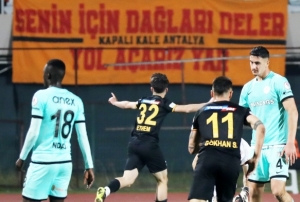 Kayserispor Antalyada hem turu hem de gen Ethemi kazand