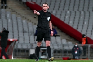 Fenerbahe-Sevilla man Michael Oliver ynetecek