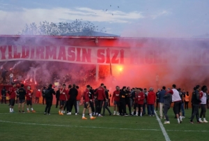 Galatasaray, taraftarlara ak antrenman yapt