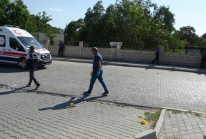 Husumetlisini hastane otoparknda bandan vurdu