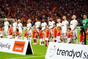 Galatasaray, Sper Ligdeki yenilmezliini 10 maa kard