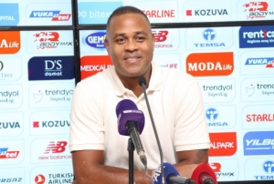 Patrick Kluivert: Daha fazla gol atamadmz iin zgnz