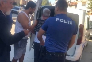 Tacizciyi Yaka Paa Polise Teslim Ettiler