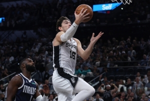 Cedi Osmanl San Antonio, Clippersa malup oldu