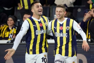 Fenerbahe, 4 golle liderliğini srdrd