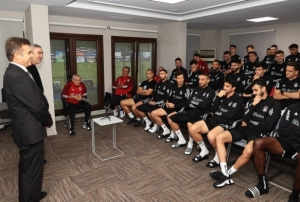  Uar ile Aybaba, Beşiktaşlı futbolcularla buluştu