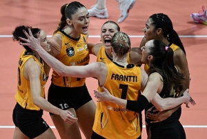 VakıfBank Yarı Finale Ykseldi