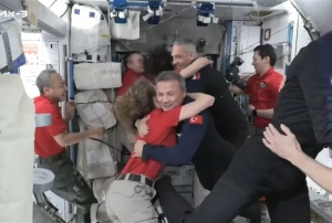 İlk astronot Gezeravcı, ISS'e girdi!