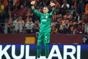 Derbinin En Deneyimlisi Muslera!