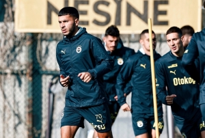 Fenerbahe, Slavia Prag maı hazırlıklarını srdrd