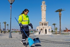 zmirde kadn emei kenti gzelletiriyor