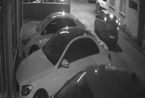 Arkadalar eve brakmaynca otomobi