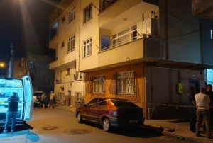 Eini vurup, ayn tabancayla kendi kafasna ate etti