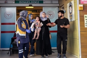 Fare zehri yiyen 2 yandaki ocuk hastaneye kaldrld
