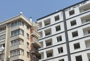 6'nc kattan atlamak istedi, ailesi ve polisler ikna etti