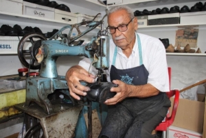 Ayakkab doktoru Nail Usta, 75 yldr baba mesleini yapyor