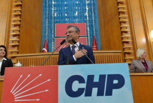 zgr zel, yeniden CHP Genel Bakan seildi