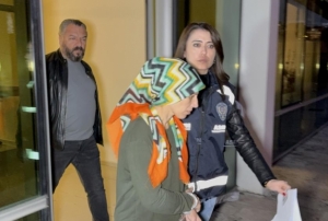 Evde dourduu bebei pe atan kad