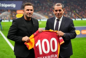 Okan Buruk'a 100. galibiyet plaketi
