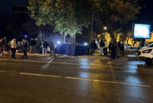 Otomobilin çarptığı yaya hayatını ka